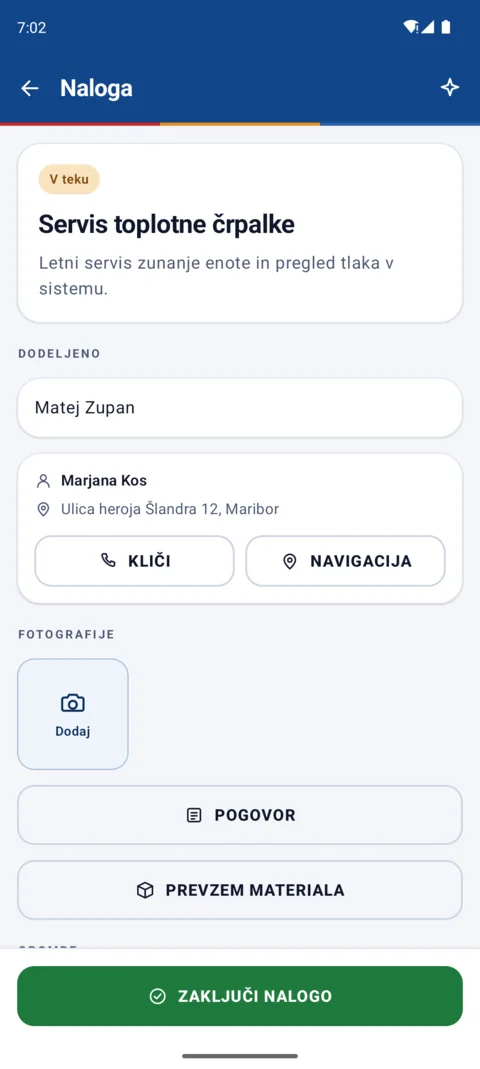 Podrobnosti opravila na telefonu: naslov, kontakt stranke ter gumba Kliči in Navigacija.